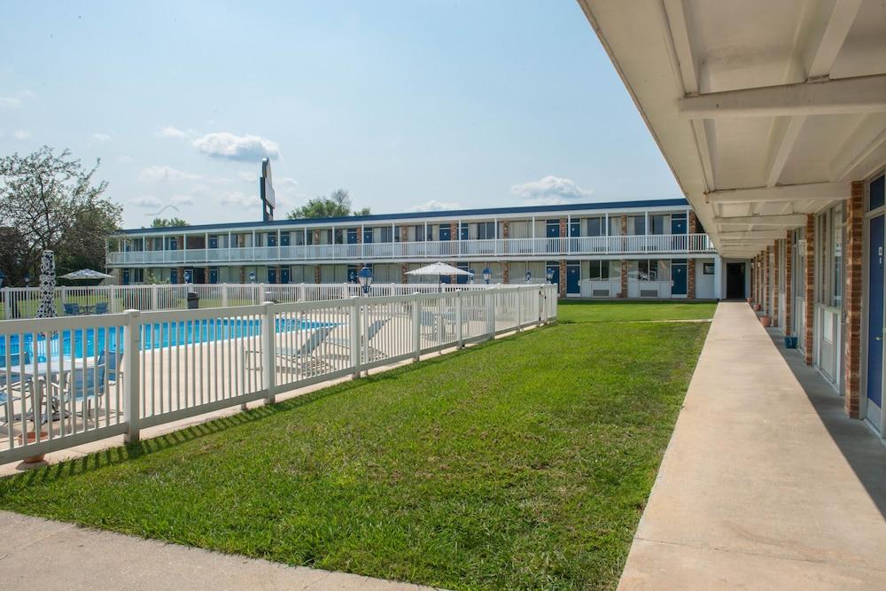 Days Inn By Wyndham Waynesboro Exterior photo